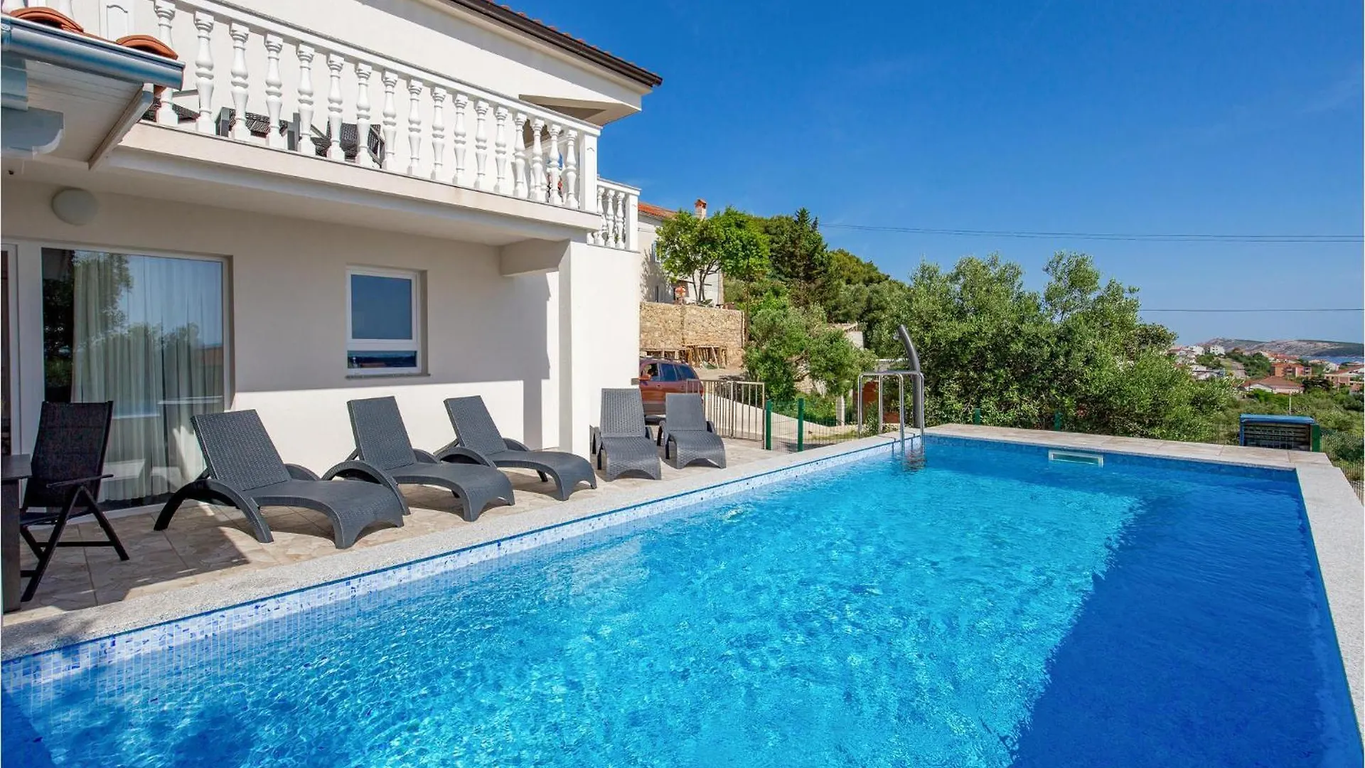 Gorgeous Home In Banjol With Kitchen 0*,